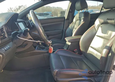 2020 Hyundai Elantra Sport z USA, uszkodzony, nr VIN KMHD04LB3LU010701